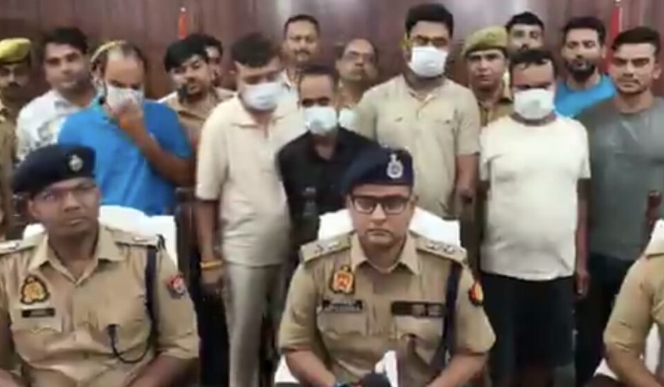 उत्तर प्रदेश के सहारनपुर में 20 रुपये के नकली सिक्के बनाने वाला बड़ा गैंग बेनकाब: 5 गिरफ्तार, मार्केट में 70 करोड़ से ज्यादा के सिक्के खपाने का दावा इसमें फोटो से जुड़ी मुख्य बात या खबर की हेडलाइन लिख दे (जैसे- सहारनपुर में 20 रुपये के नकली सिक्के बनाने वाला गैंग पकड़ा गया)। गूगल इसी से समझता है कि फोटो किस बारे में है।